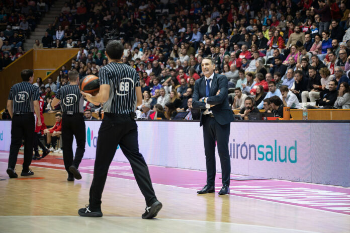 Girona-Zunder Palencia acb Photo - S Gerones (7) Luis Guil, entrenador del Zunder palencia frente al Girona