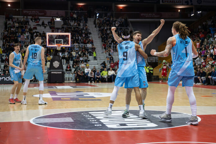 RS523831_J18 GIR-ZPA Firmar acb Photo - S Gerones-01