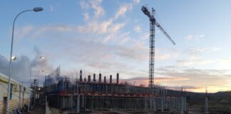 Vista lateral de la primera parte construída del Bloque Técnico de Palencia. / Óscar Herrero