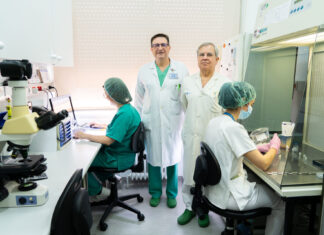 Reproducción asistida: un cuarto de siglo de ayuda al deseo maternal José María Fidel Fernández, embriólogo y decano de la Facultad de Medicina de la UVa; y Julio Gobernado, jefe de la Unidad de Reproducción Asistida del Hospital Clínico de Valladolid / ICAL