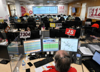 Un herido en el vuelco de un camión en Villaconancio Servicio de emergencias 112