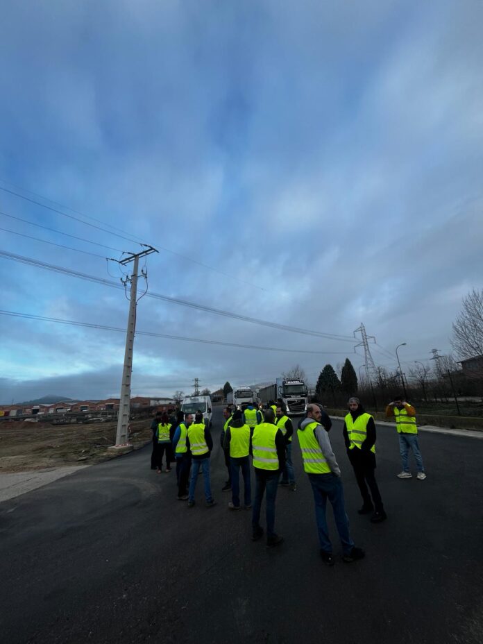 Manifestantes protestan en la Harinera La Palentina Manifestantes protestan en la Harinera La Palentina