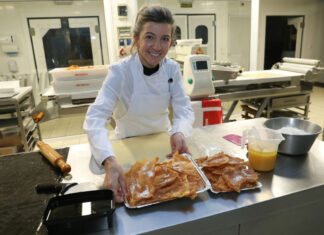 El sabor del Carnaval Marta Polo elaborando Orejuelas