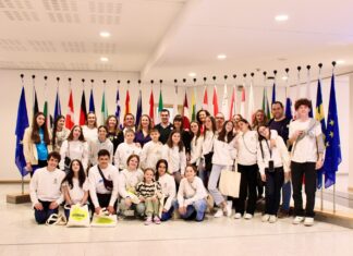 Jóvenes de Palencia y Valladolid conocen el Parlamento Europeo de la mano de la eurodiputada Ana Collado