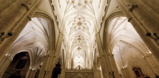 Iluminación interior de la Catedral de Palencia.
