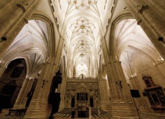 Iluminación interior de la Catedral de Palencia.