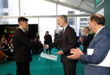 El nadador vallisoletano paralímpico Luis Huerta recibe una de las Becas Iberdrola