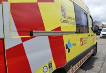 Una ambulancia de las que prestan servicio en Palencia. / Óscar Herrero