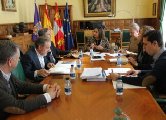 Junta y Ayuntamiento de Palencia se tiran a la cesión de la piscina del Campo de la Juventud