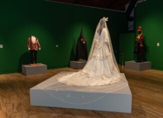 ‘El traje, vestimenta y atavío’ de Ismael Peña, una colección de atuendos de distintas épocas y estilos