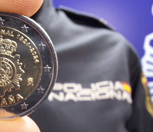 Moneda conmemorativa de curso legal de los 200 años de la Policía Nacional.