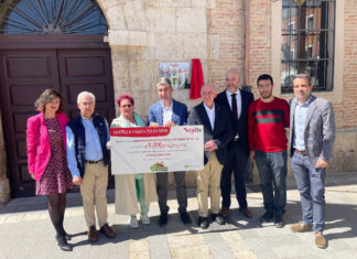 Carrión de los Condes ya luce la placa que lo acredita como ‘El pueblo más bello de Castilla y León 2023’