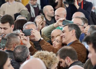 La militancia socialista de Castilla y León moviliza 13 autobuses para mostrar su apoyo a Sánchez este sábado en Ferraz