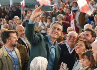 Sánchez suspende su agenda para reflexionar si debe “continuar al frente del Gobierno o renunciar”