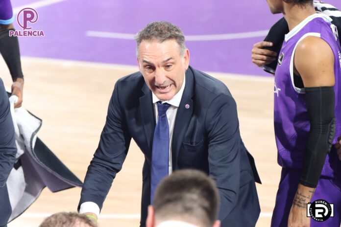 firmar-como-fotografiardiaz--por-favor_53684330030_o Luis Guil, entrenador de Palencia Baloncesto. / fotografiardiaz