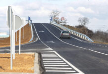 Obras en la carretera LE-413 a la altura de Villadangos del Páramo (León). / ICAL