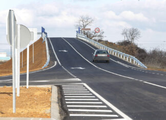 Obras en la carretera LE-413 a la altura de Villadangos del Páramo (León). / ICAL