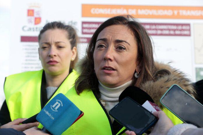 La consejera de Movilidad y Transformación Digital visita las obras que se realizan en la carretera LE-413