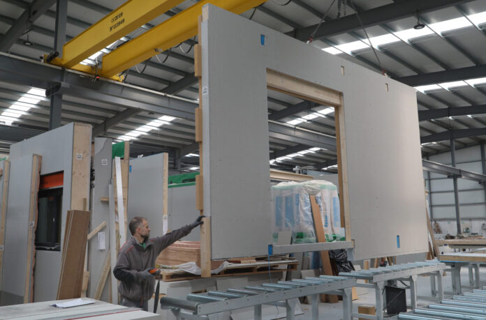 Viviendas Passivhaus en Carrión de los Condes (Palencia) Fábrica de viviendas Passivhaus en Carrión de los Condes. / Brágimo (ICAL)