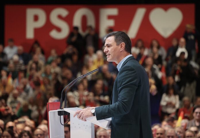 El secretario general del PSOE interviene en un acto en Madrid para reivindicar el papel de las Casas del Pueblo