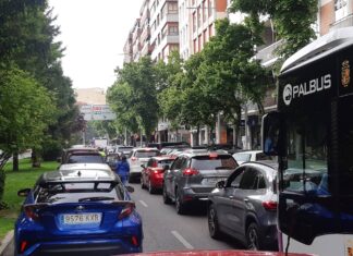 Accidente de tráfico en Plaza San Lázaro deja un herido grave Imagen desde el paso de peatones de Angelinas hacia San Lázaro. / Óscar Herrero