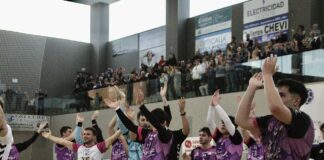 Walamove Balopal celebra ante su afición