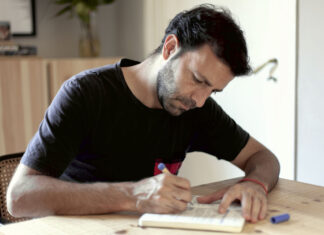 “Si no rompes el tabú sobre el suicidio, puedes pasar años sin ser capaz de hablar de esa persona” Alberto Gómez - Contra el Silencio, un viaje por las etapas del duelo después del suicidio