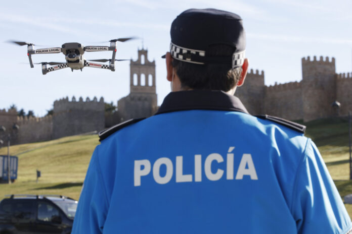 Un agente de la Policía Local de Ávila. / Ricardo Muñoz (ICAL)