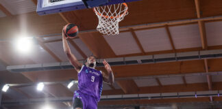 Kamba, en el partido ante el Breogán de Lugo, primera victoria del Zunder Palencia en la ACB. / Acb Photo - Víctor Quintana
