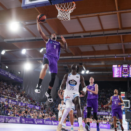 Kamba, en el partido ante el Breog&aacute;n de Lugo, primera victoria del Zunder Palencia en la ACB. / Acb Photo - V&iacute;ctor Quintana