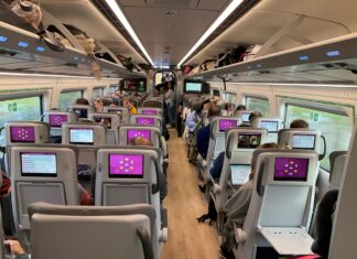 Interior de uno de los trenes AVE S-106