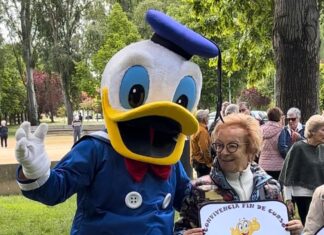 (Vídeo): Fin de curso de las aulas de mayores… ¡Y entrevistamos al Pato Donald! Fin de curso de las aulas de mayores... ¡Y entrevistamos al Pato Donald!