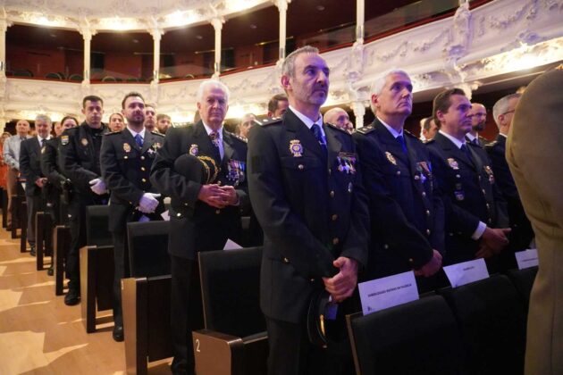Entrega de la Medalla de Oro de la Ciudad de Palencia a la Polic&iacute;a Nacional