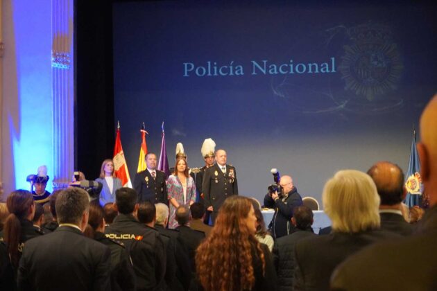 Entrega de la Medalla de Oro de la Ciudad de Palencia a la Polic&iacute;a Nacional