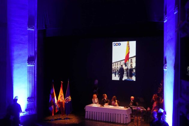 Entrega de la Medalla de Oro de la Ciudad de Palencia a la Polic&iacute;a Nacional