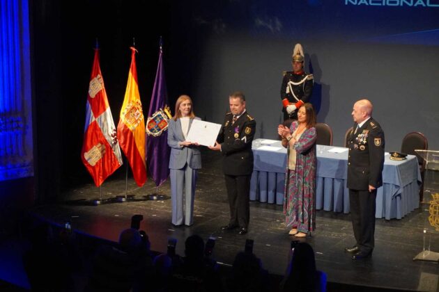 Entrega de la Medalla de Oro de la Ciudad de Palencia a la Polic&iacute;a Nacional