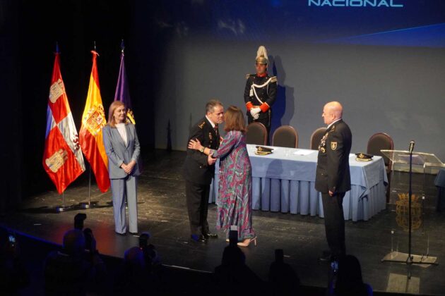 Entrega de la Medalla de Oro de la Ciudad de Palencia a la Polic&iacute;a Nacional
