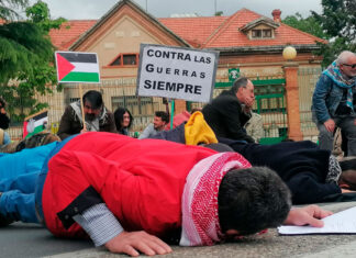 protestas-frente-a-la-fábrica-de-armas