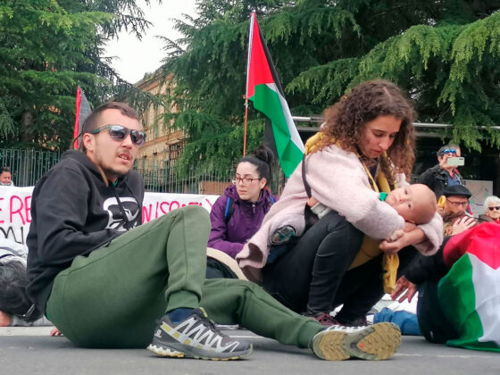 protestas-frente-a-la-f&aacute;brica-de-armas