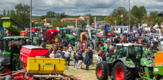 Imagen de una feria de maquinaria agrícola en Castilla y León. / ICAL