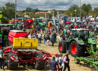 Imagen de una feria de maquinaria agrícola en Castilla y León. / ICAL