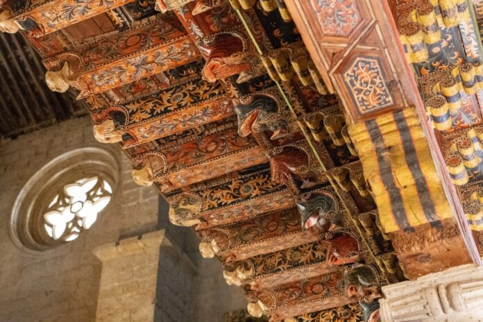 Detalles del artesonado mudéjar de la iglesia de Santa María en Becerril de Campos, perteneciente al Museo Territorial Campos del Renacimiento en Palencia. / Miriam Chacón (ICAL)
