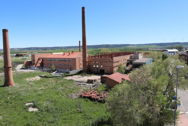 Br&aacute;gimo - Obras paralizadas del futuro palacio de congresos en el edificio que ocup&oacute; una tejera en el barrio del Cristo de la capital palentina