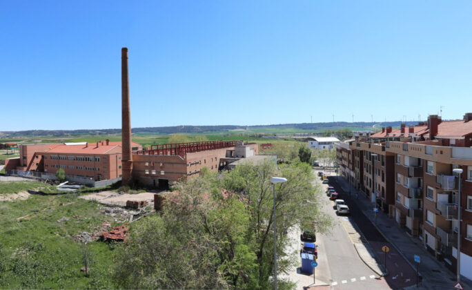 Br&aacute;gimo - Obras paralizadas del futuro palacio de congresos en el edificio que ocup&oacute; una tejera en el barrio del Cristo de la capital palentina