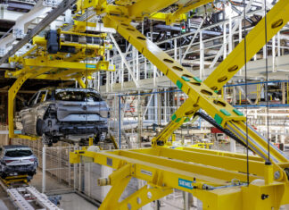 TU-USO interpreta las palabras de CEO de Renault: “Cobramos una miseria, y lo ha dicho él, el jefe” Cadena de Montaje de la factoría de Renault en Palencia.