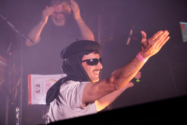 Rodrigo Cuevas en Palencia Sonora 2024. Colaboraci&oacute;n con Baiuca. Sergio Lozano