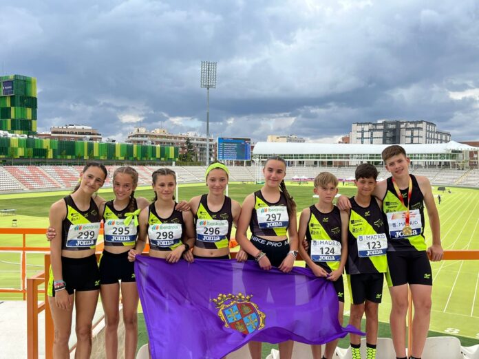 Alba, Marta, Sara, Tania, Álvaro, Alonso y Mario, del Club Atletismo Puentecillas
