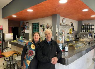 Bar Tropical celebra 20 años presumiendo de buenas amistades bar tropical