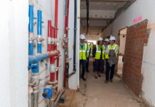 La presidenta de la Diputación, Ángeles Armisén, acompañada del diputado de Acción Territorial, Urbano Alonso; del jefe de obra de ACCIONA, Fernando Salmerón(I); y del diputado del área Social, Juan Antonio Obispo, visitan el estado de las obras de la nueva Escuela de Enfermería Dr. Dacio Crespo.