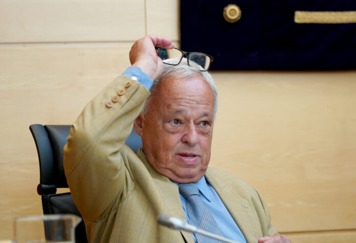 El consejero de Cultura, Turismo y Deporte informa a las Cortes sobre el grado de cumplimiento de los objetivos de su departamento